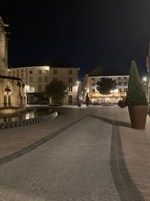 Superbe Appartement A Une Minute A Pied De La Gare Epinal Exterior photo
