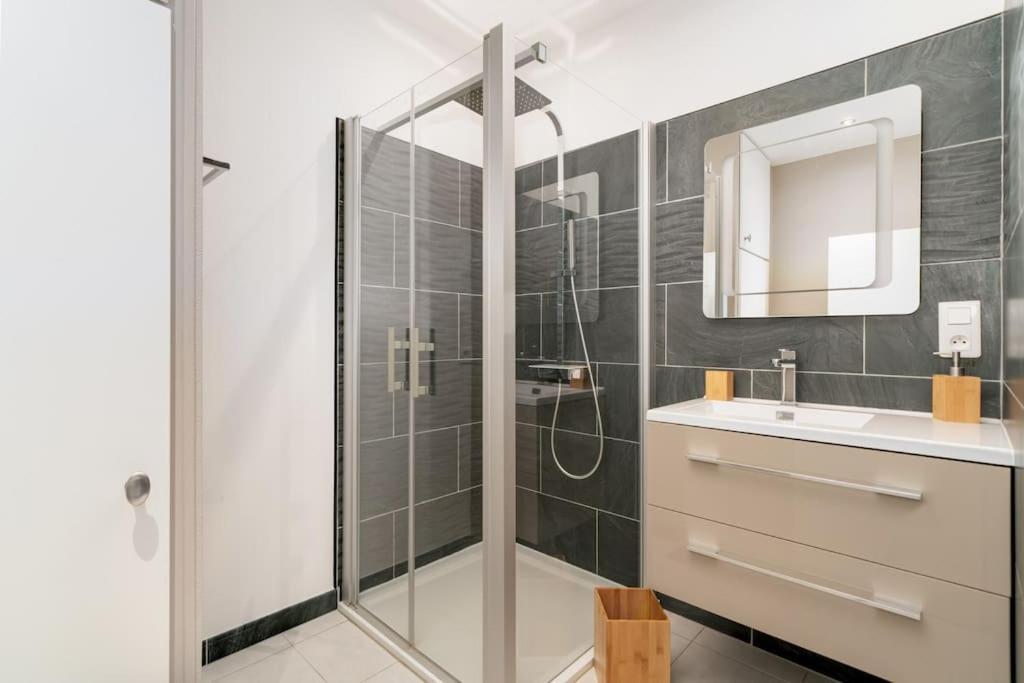 Superbe Appartement A Une Minute A Pied De La Gare Epinal Exterior photo