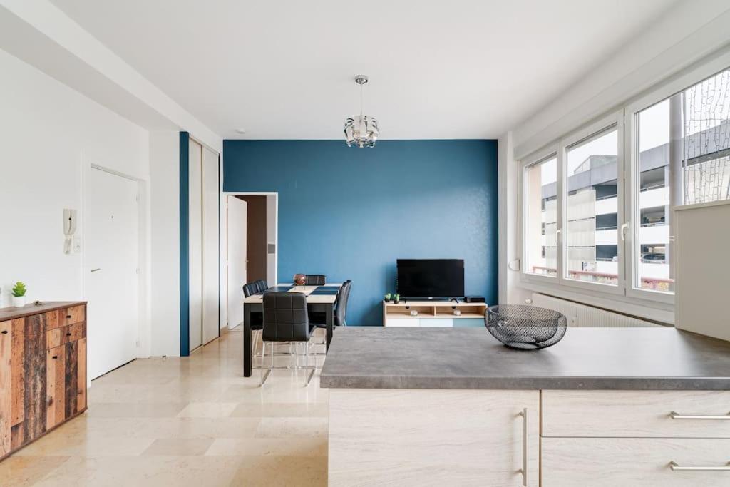 Superbe Appartement A Une Minute A Pied De La Gare Epinal Exterior photo